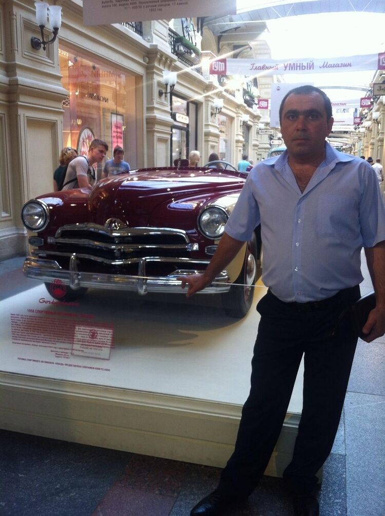  11809421  Araik, 46 ,     