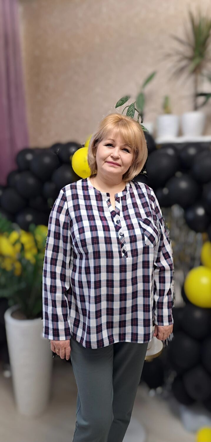  54161541  Silvia, 53 ,    