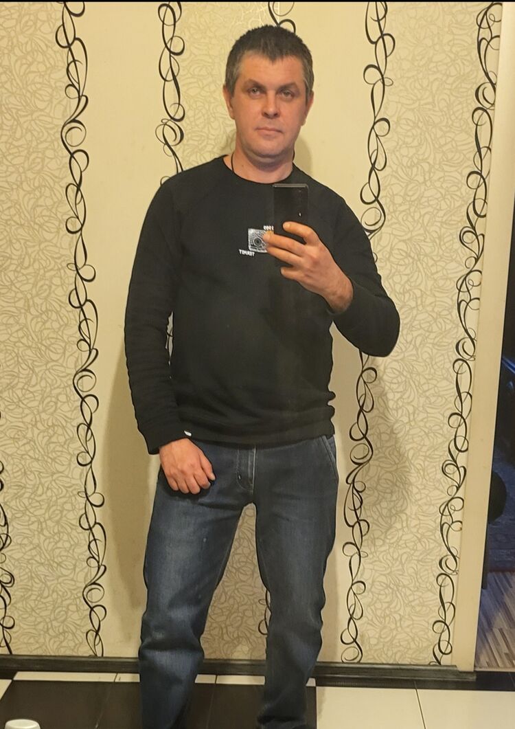  44070241  DeN, 46 ,    