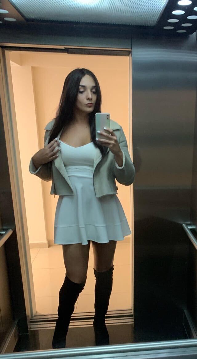  ,   Nika, 25 ,   
