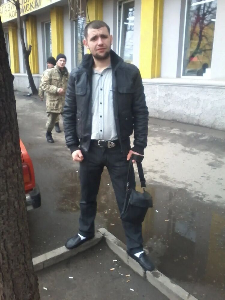  27541891  Stas, 33 ,    