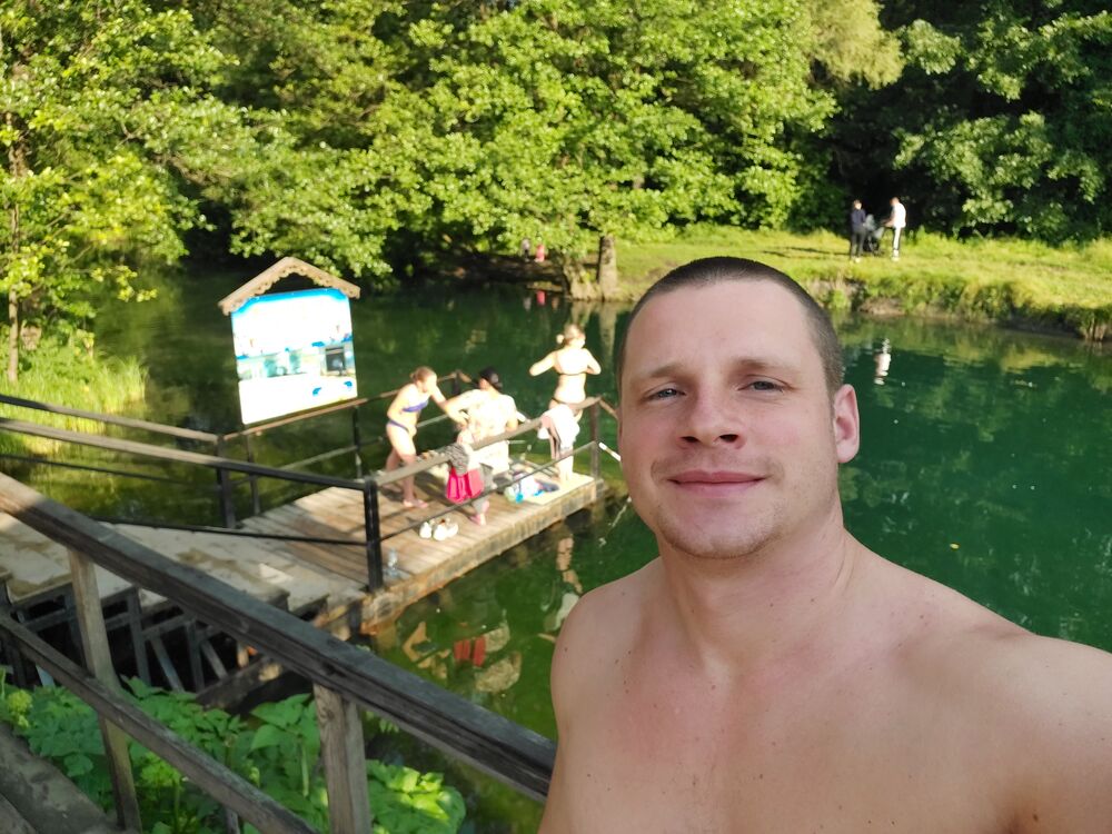  27278581  Denis, 32 ,    