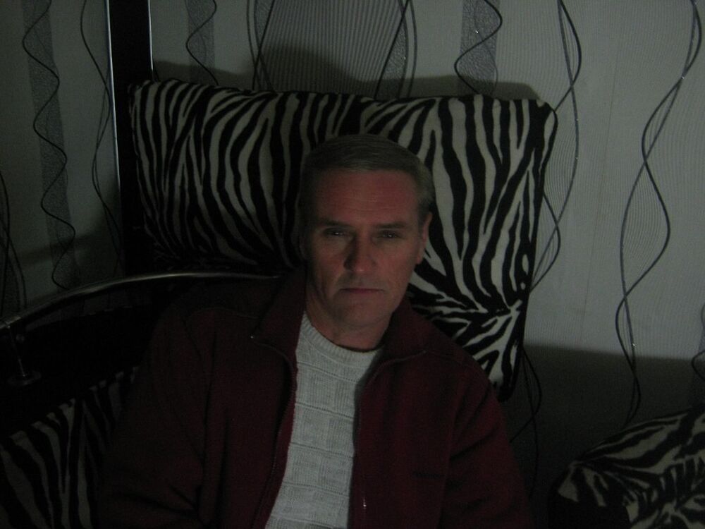  18392951  Dmitrii, 55 ,    