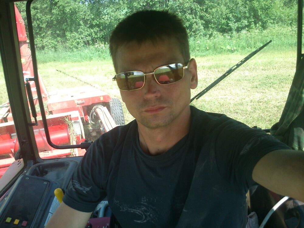  ,   Axel, 48 ,  