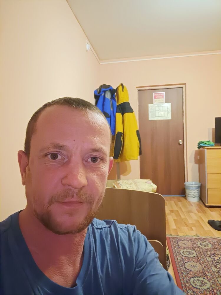  42549641  Valery, 42 ,    