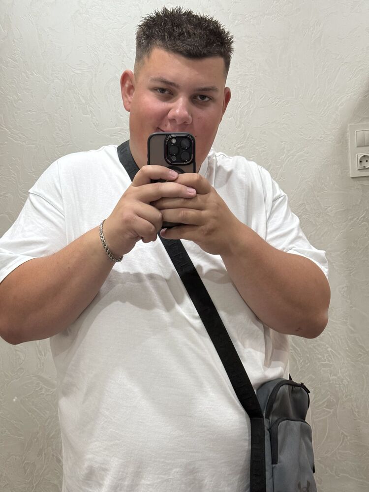  54204341  Anton, 20 ,    