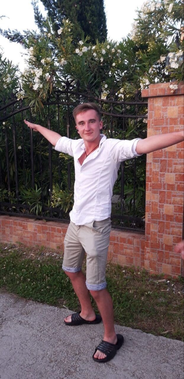  46250841  Alex, 28 ,    
