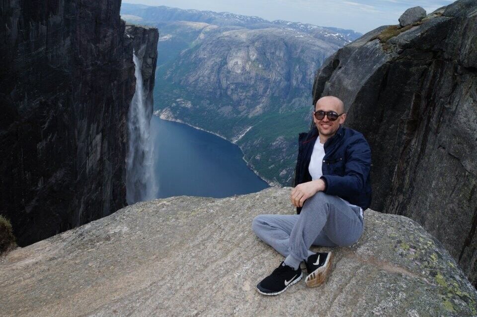  20742481  Ruslan, 37 ,    