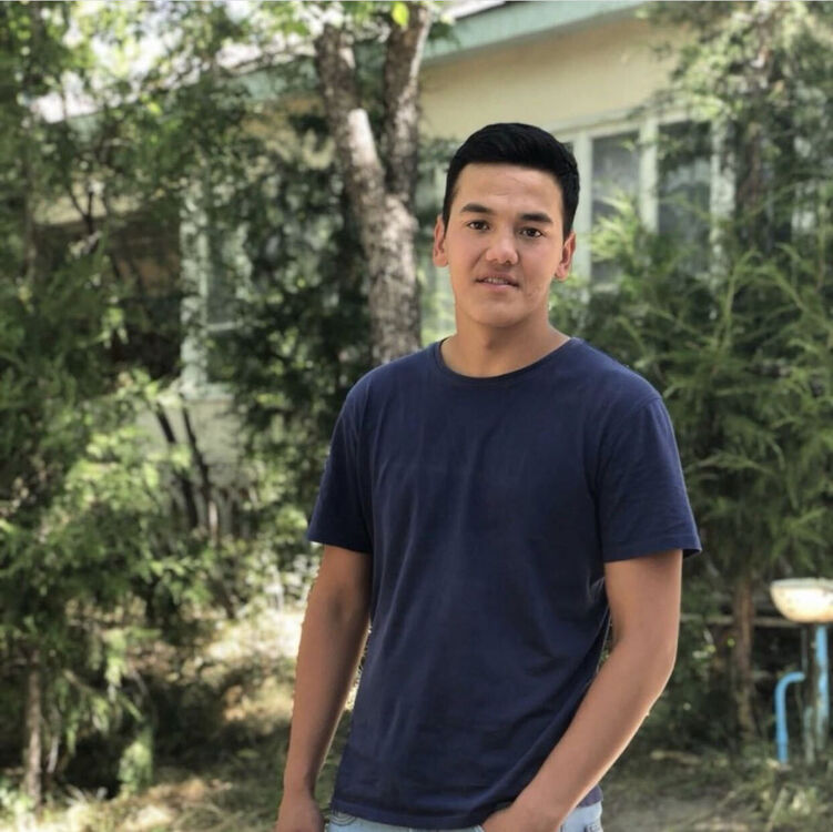  ,   Akrombek, 28 ,   ,   