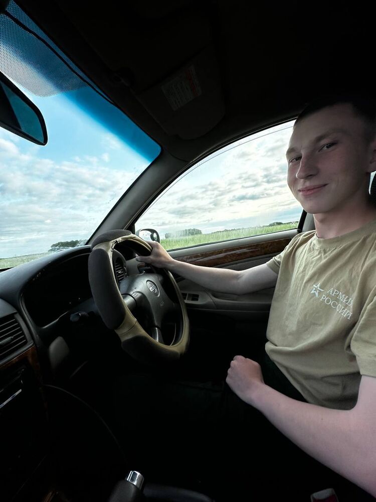  54172501  Konstantin, 19 ,    