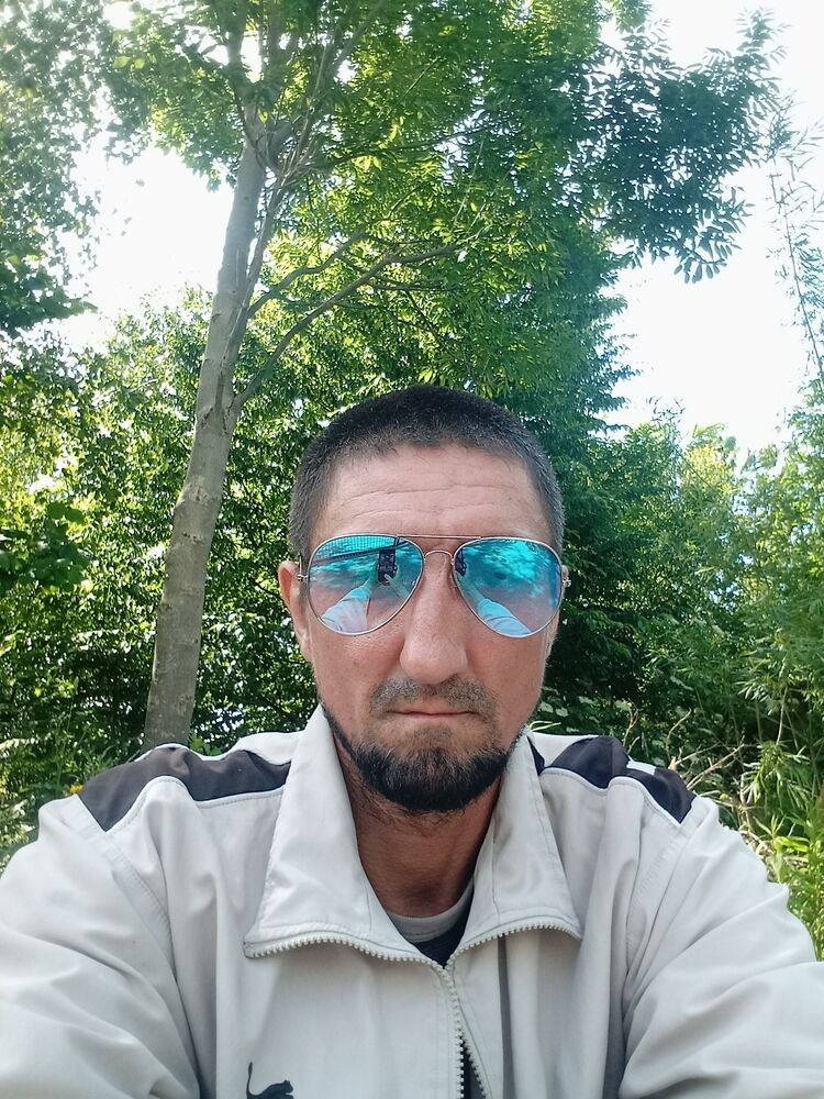  52295531  Eugen, 43 ,    