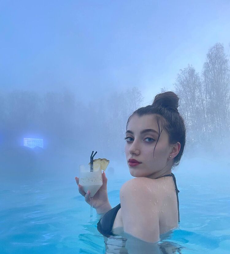  ,   Milena, 25 ,   ,   