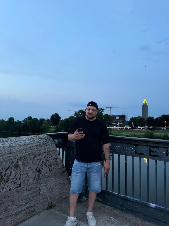  Homberg,   , 32 ,   ,   