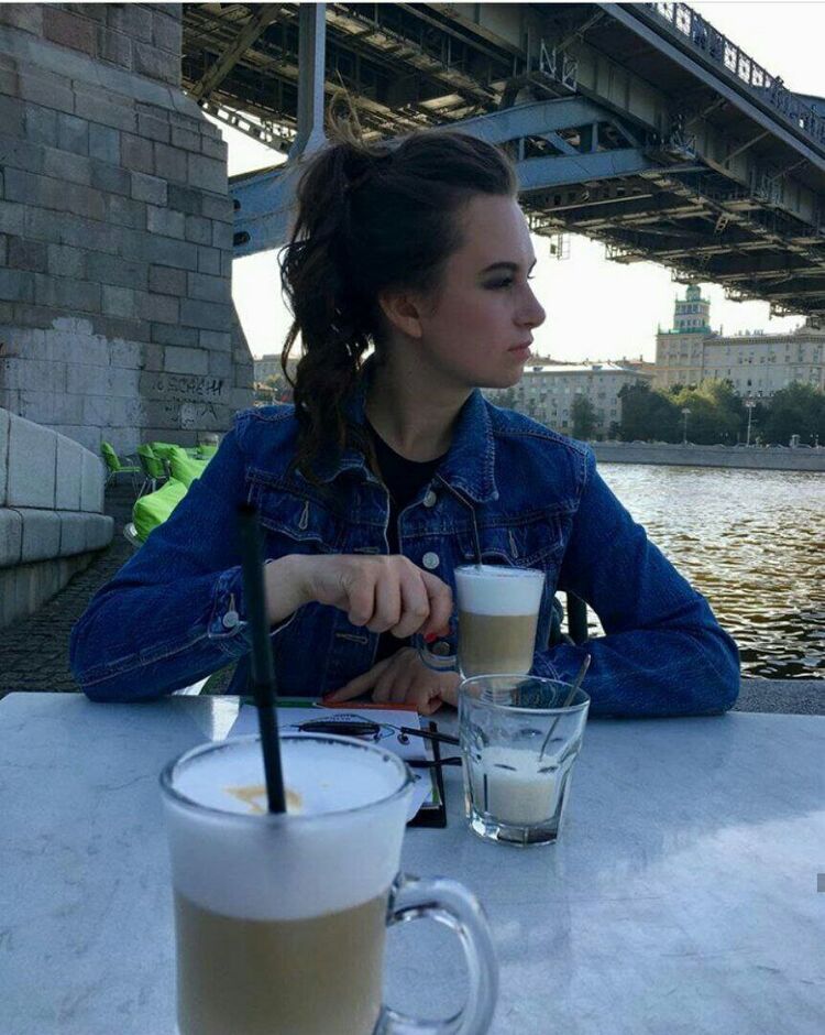  38277511  Polina, 25 ,    