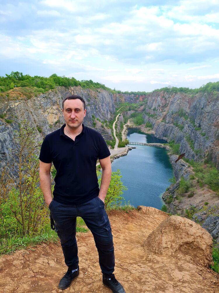  26333761  Serghei, 33 ,    Praha