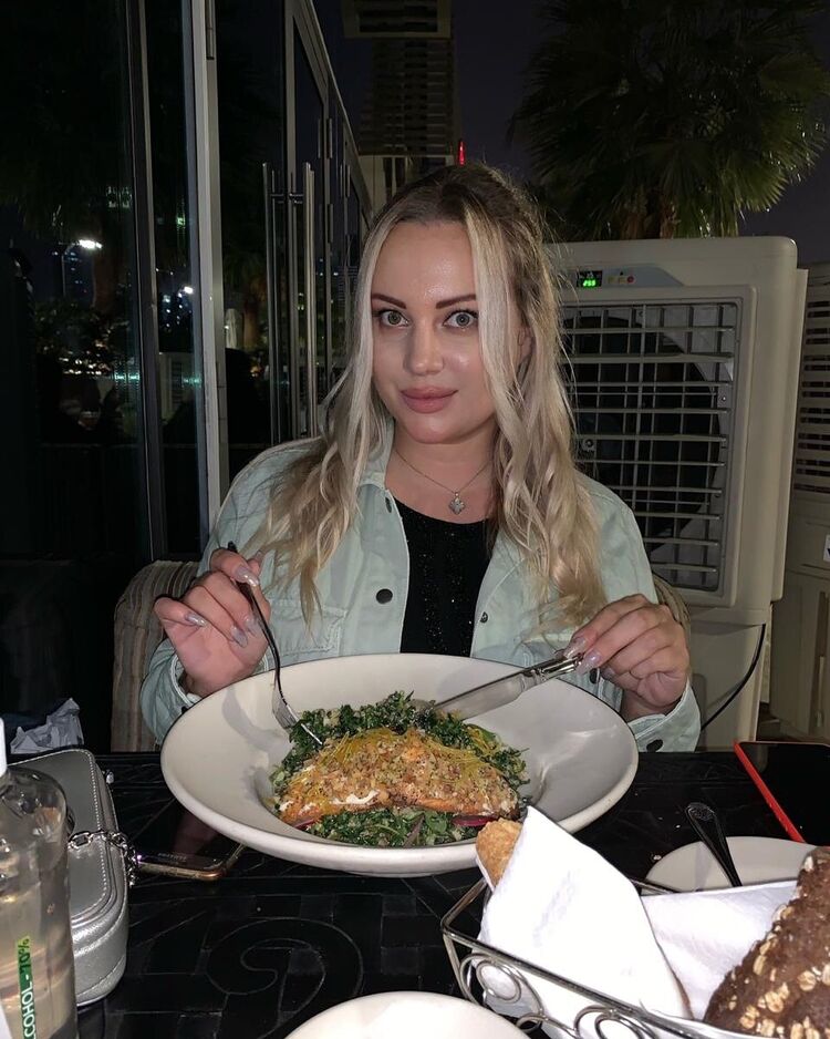  ,   Nina, 32 ,   ,   