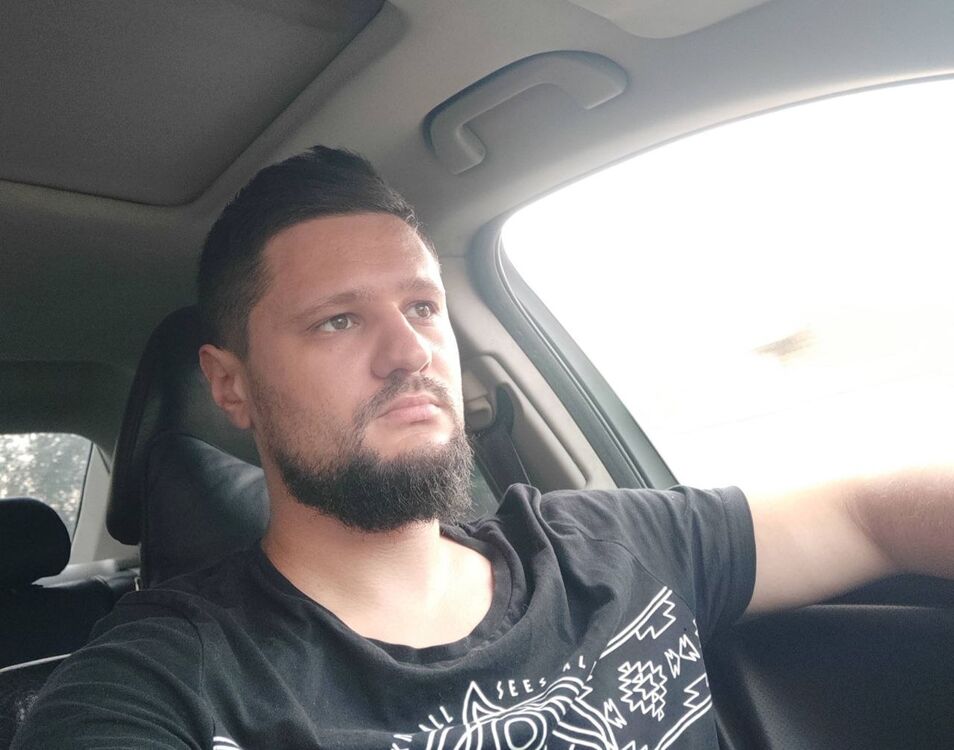  31975811  Oleg, 35 ,    --