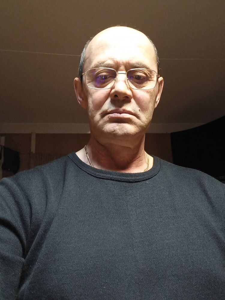  39784641  Viktor, 63 ,    