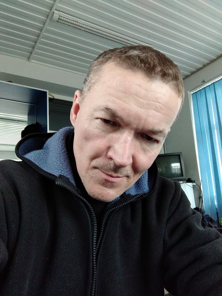  18738111  Andrew, 54 ,    