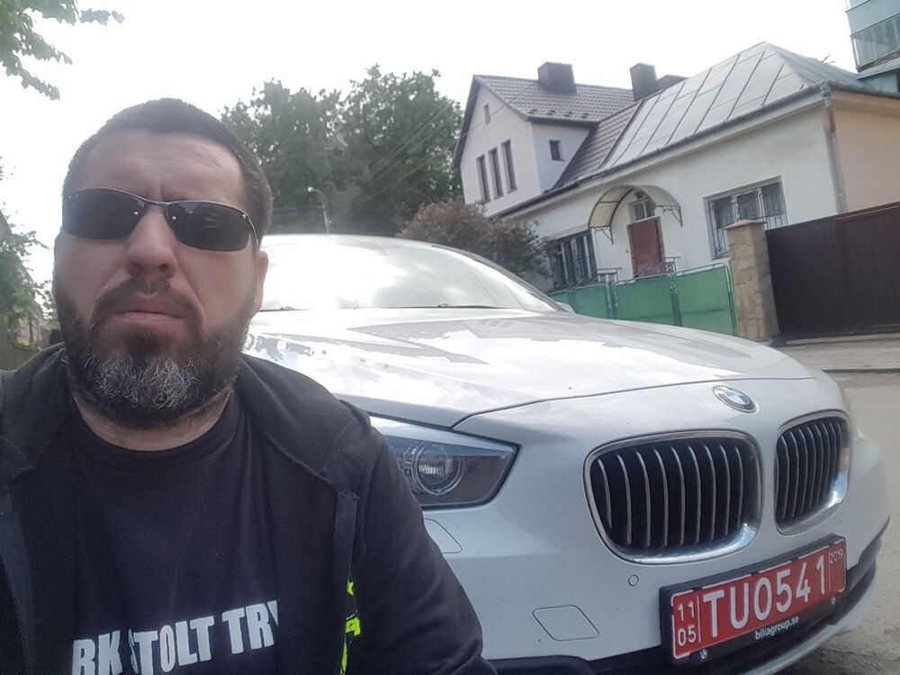  18210571  Aleks, 49 ,    