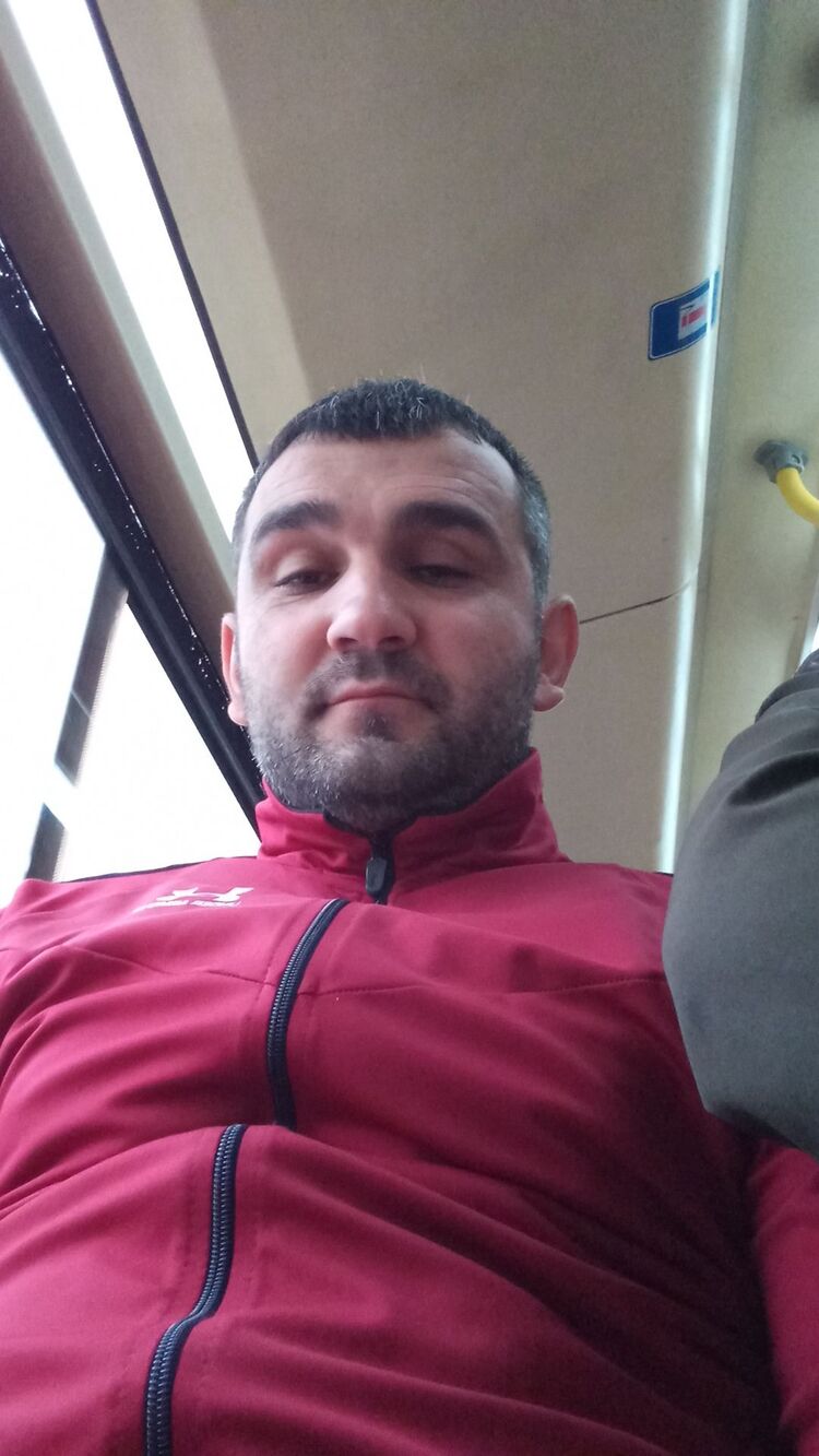  33998771  Ruslan, 37 ,    