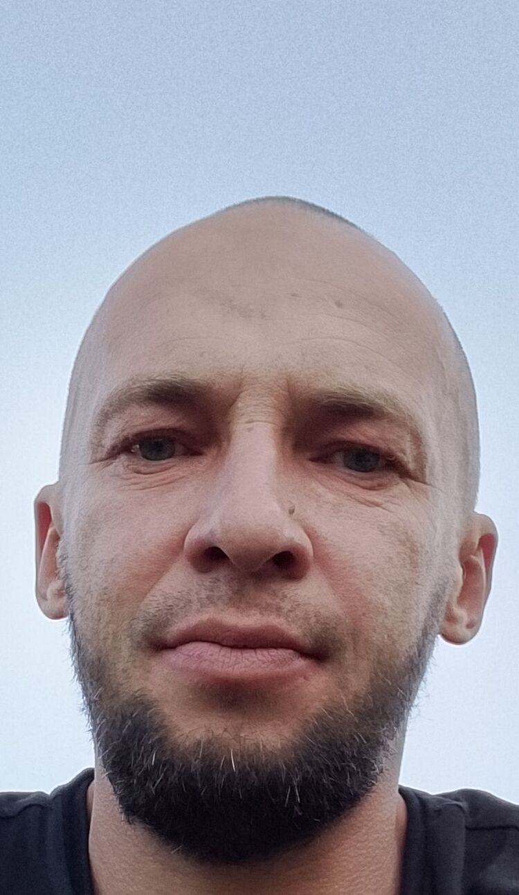 53795721  Pavel, 41 ,    