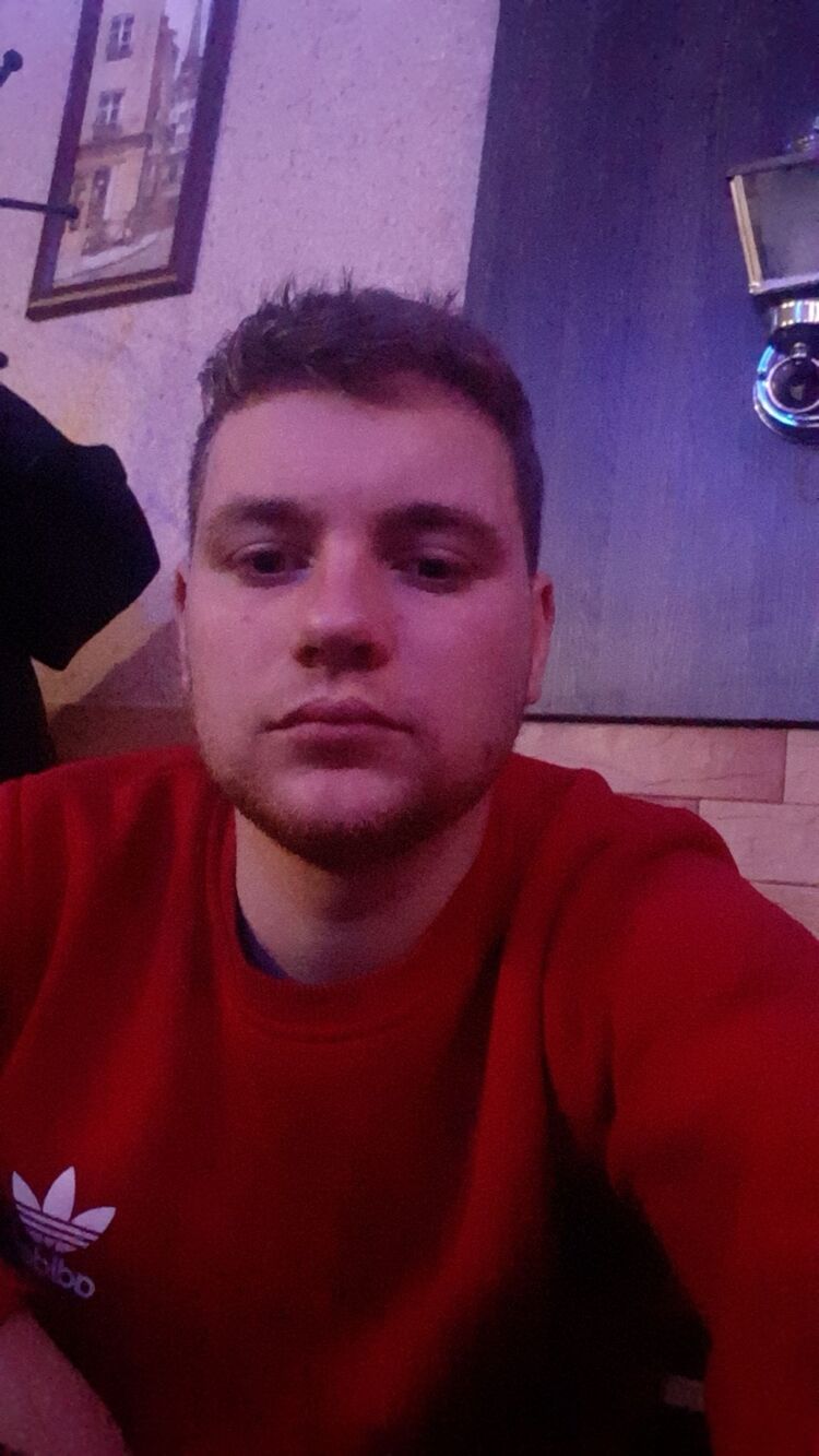  49364301  Leonid, 22 ,    