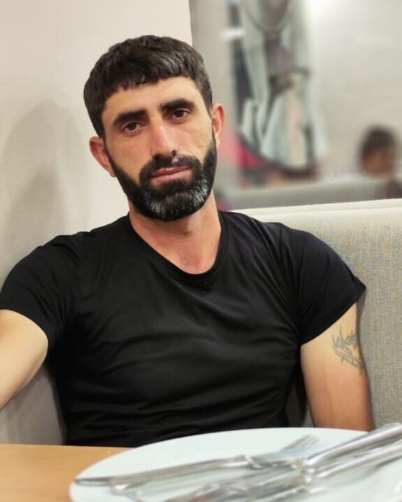  34398731  Artur, 35 ,    