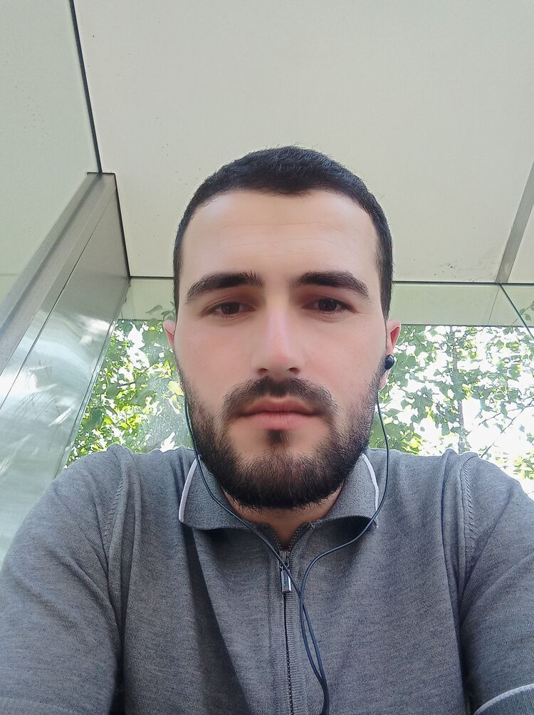  35163801  Emir, 26 ,    