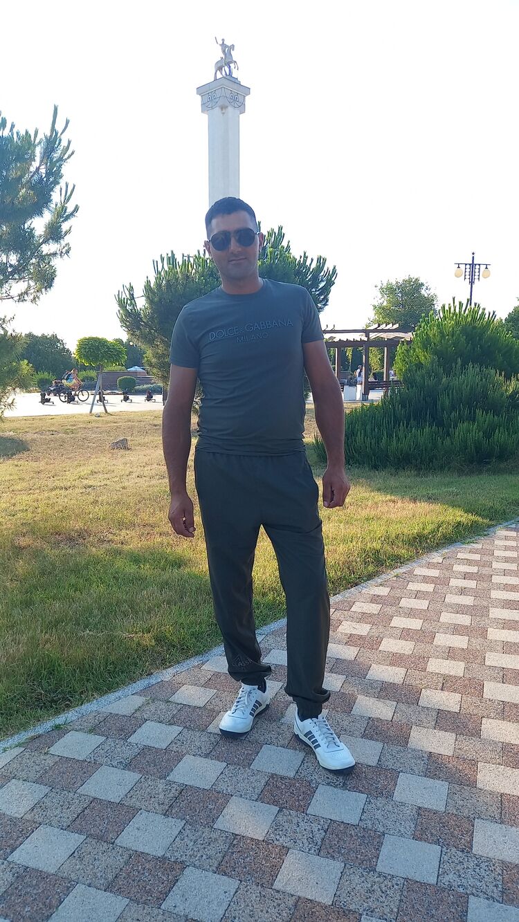  43483991  Arman, 32 ,    