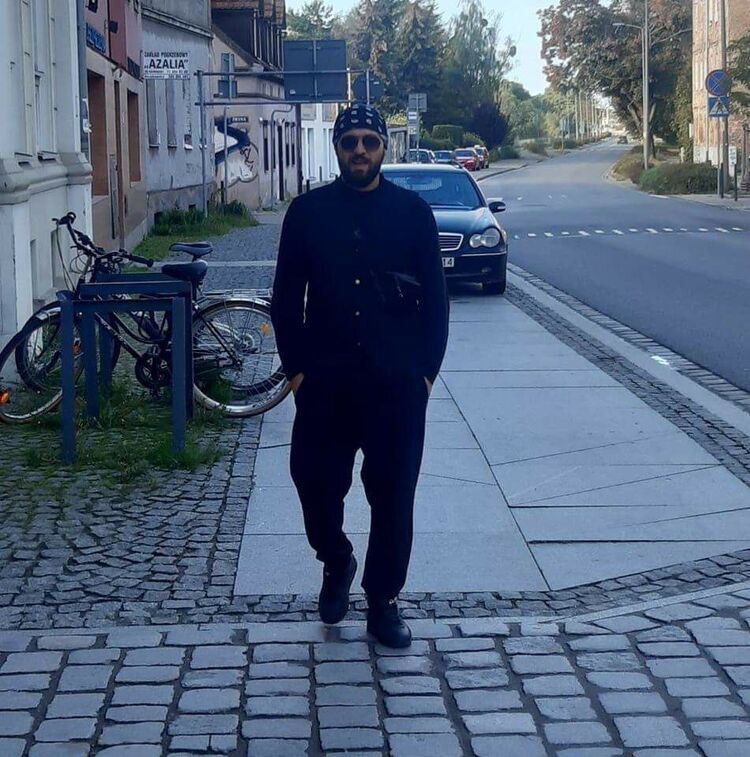  37525891  Vakhtang, 37 ,    Straszyn