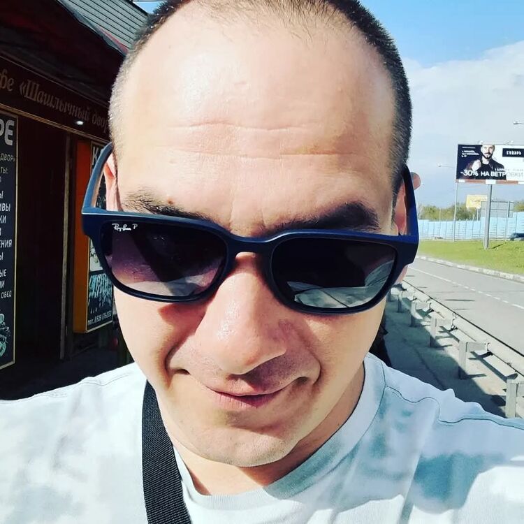  53698831  Ales, 37 ,     