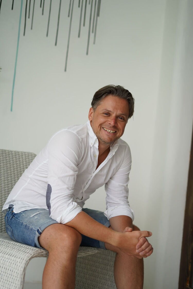  31705301  Aleksey, 2 ,    Denpasar