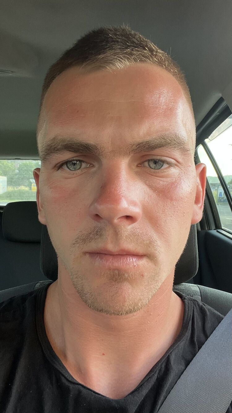  38746821  Stanislav, 29 ,    