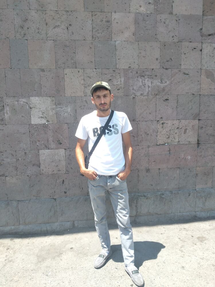  28100311  Alik, 32 ,    