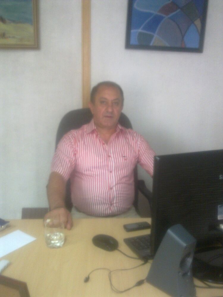  4892641  Nik, 63 ,    