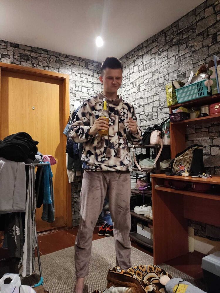  30044111  Andrey, 23 ,     