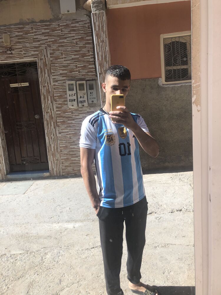  43826361  Yassin, 19 ,    