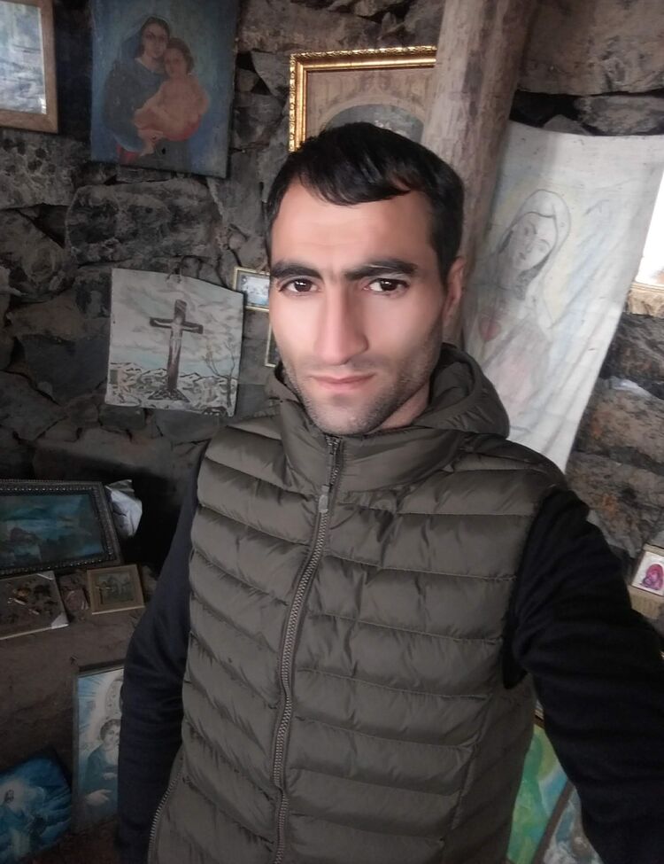  ,   Artur, 38 ,   ,   