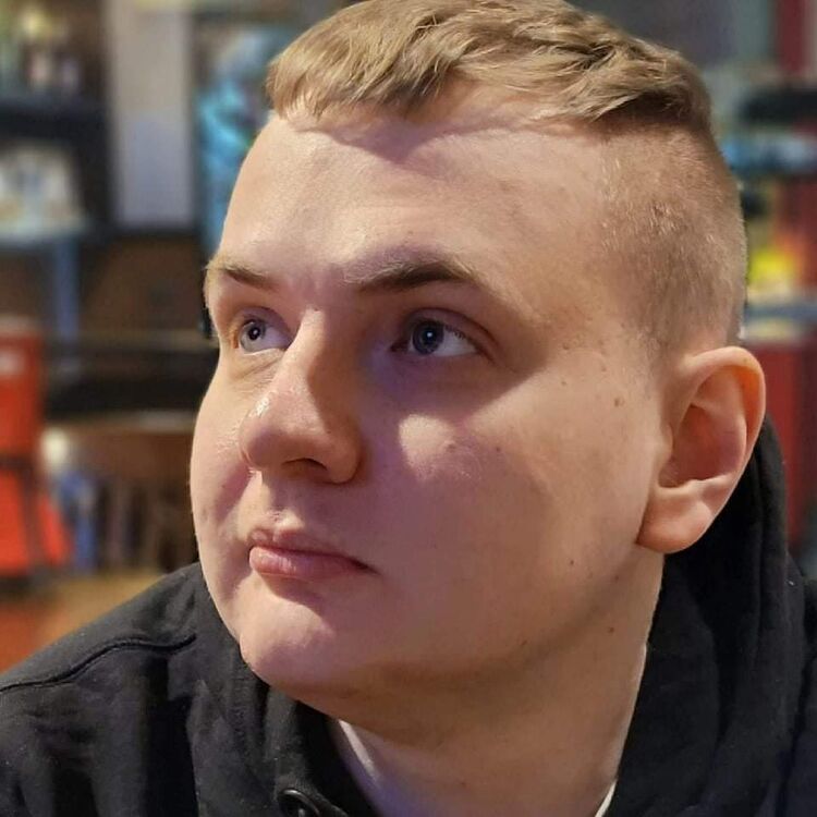  ,   Wiktor, 30 ,   ,   