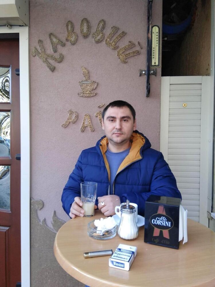  21508851  Viktor, 43 ,    
