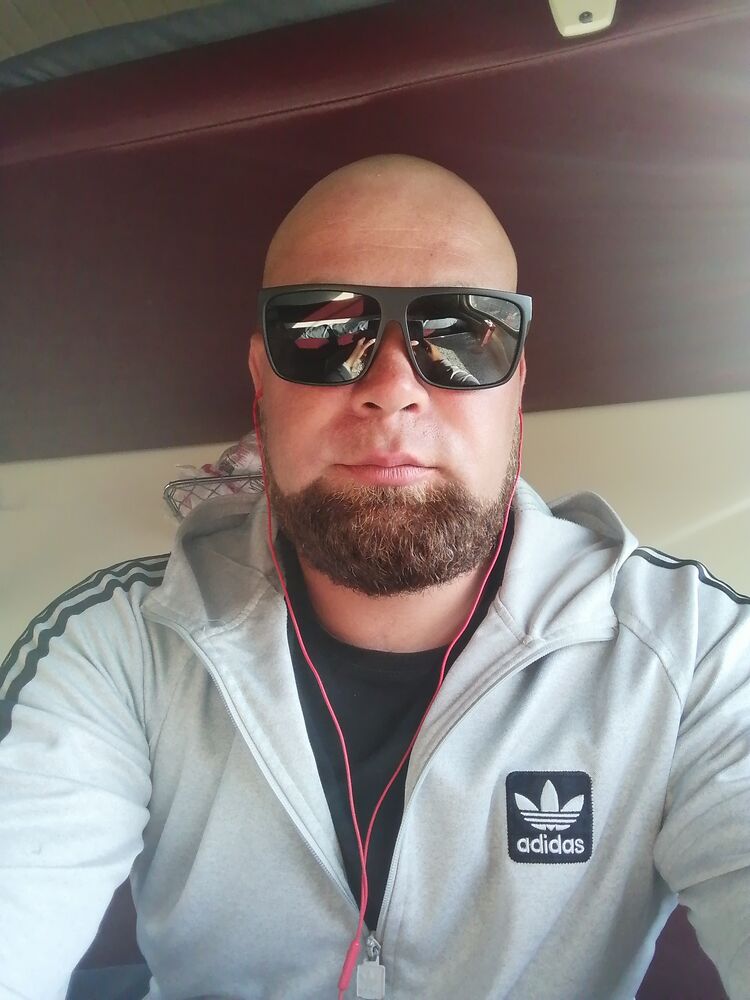  49161261  , 28 ,    