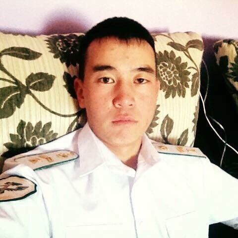  37366661  Izat, 31 ,    
