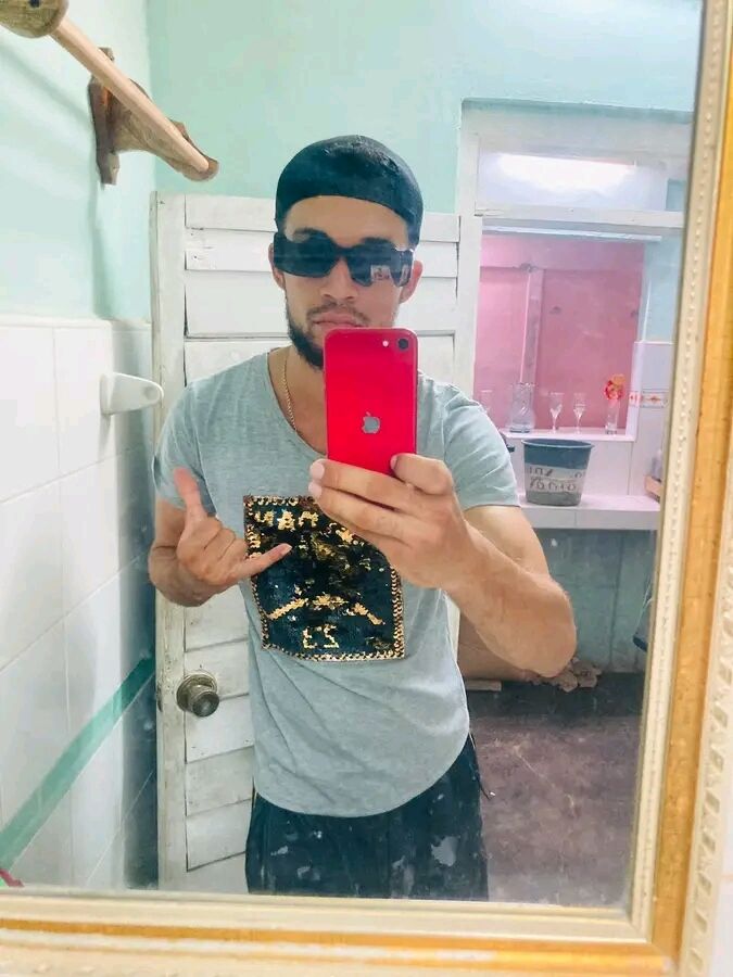  48878091  Pedro, 25 ,    