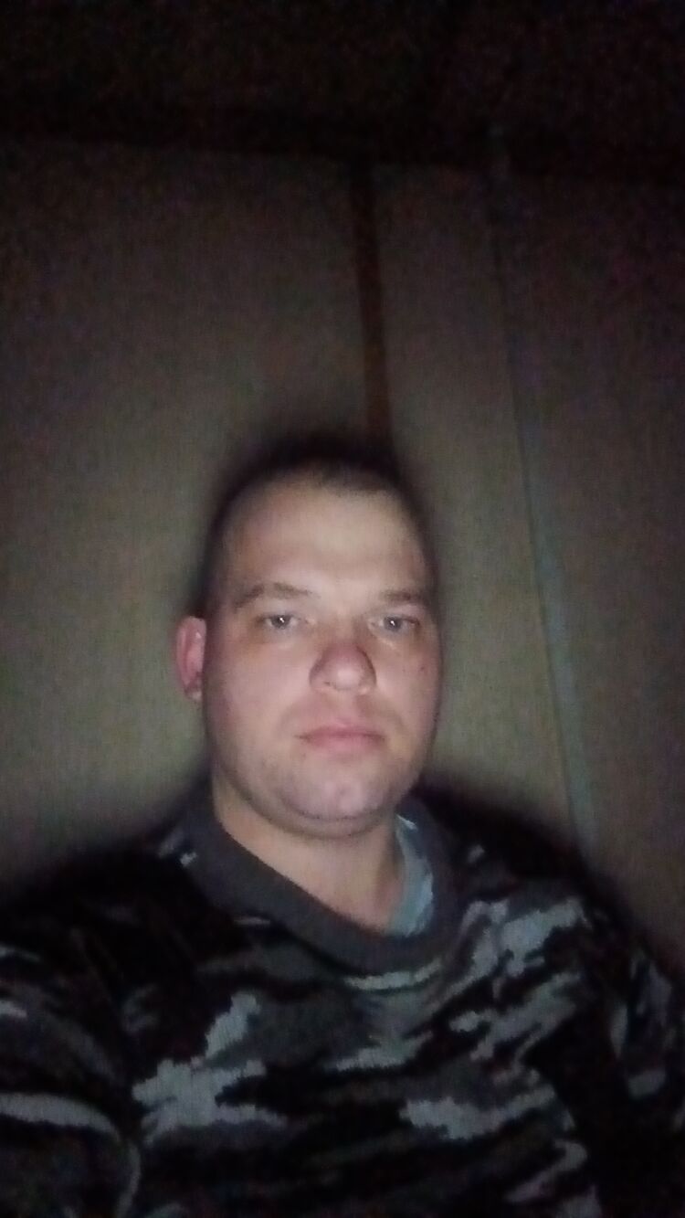  49223301  Viktor, 35 ,    