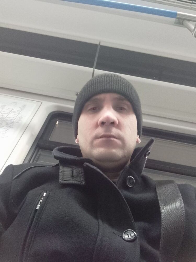  39331941  Alex, 37 ,    