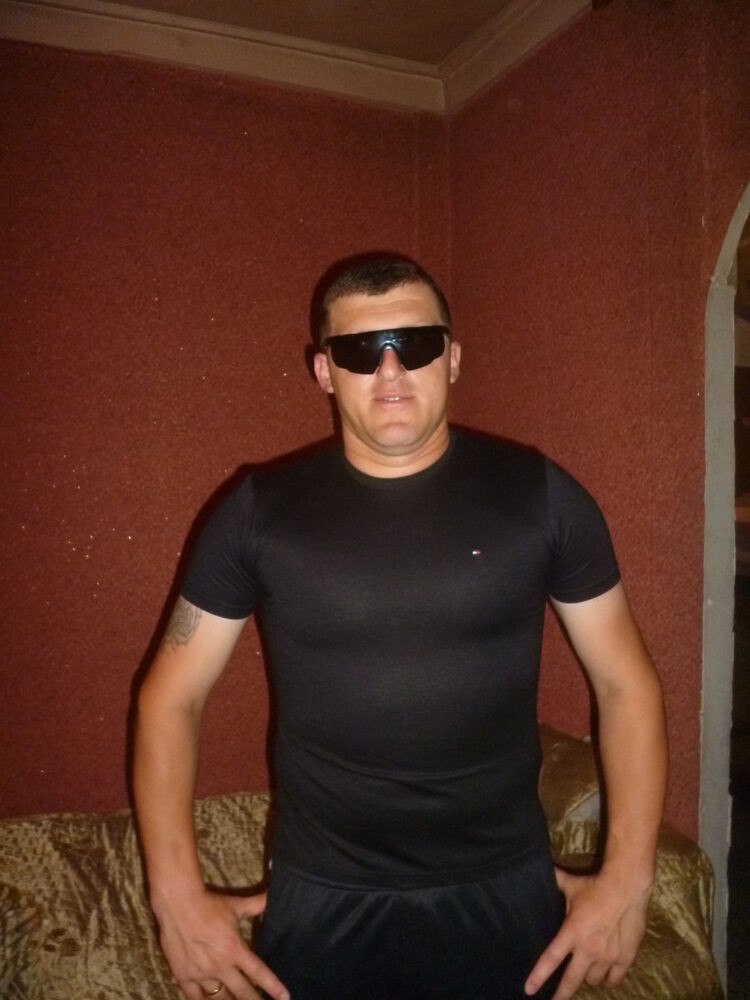 ,   Sandro, 40 ,   