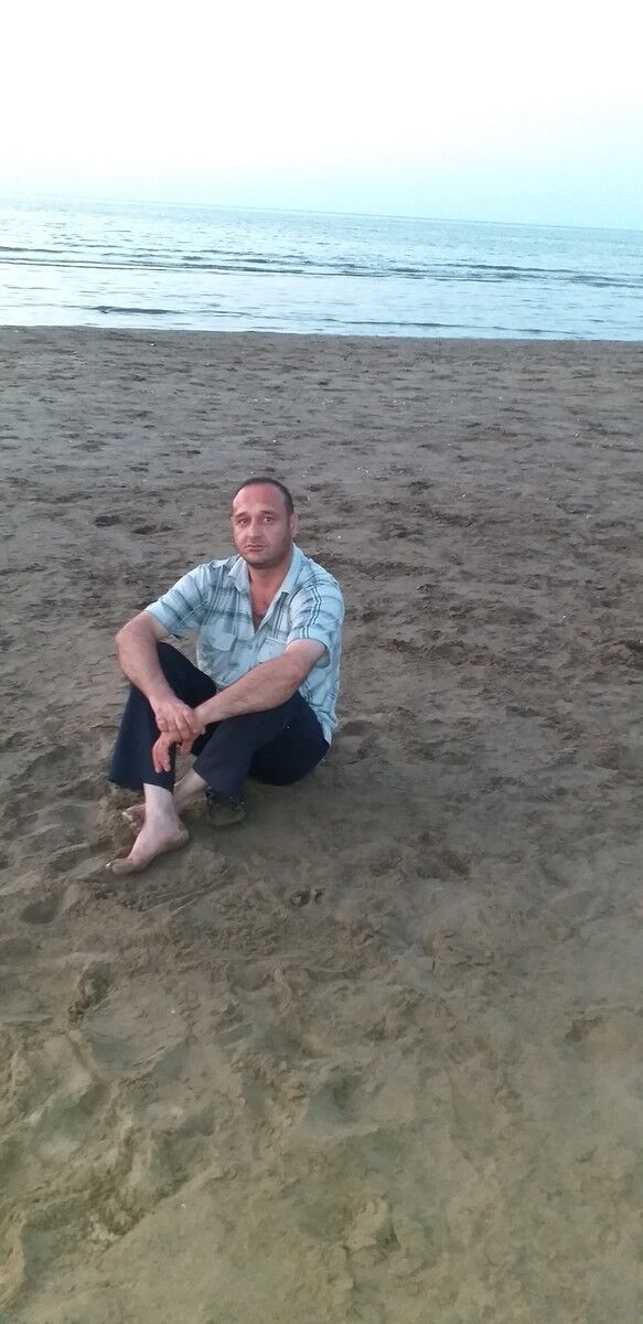  18335201  Anar, 49 ,    