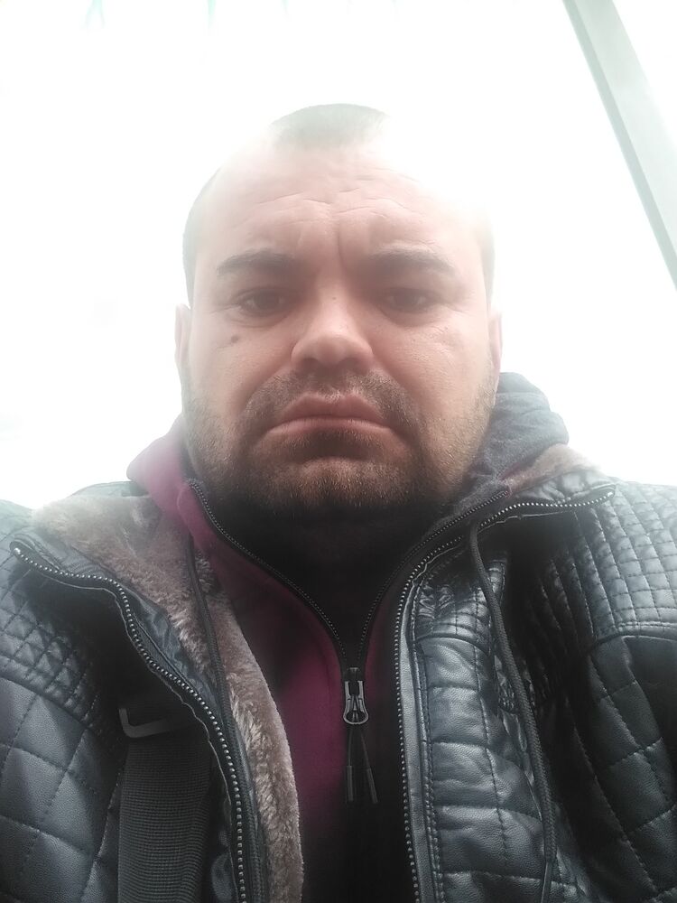  ,   Maikl, 41 ,   ,   