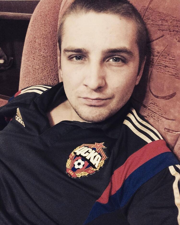  ,   Maxim, 32 ,   ,   , c , 